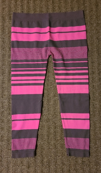 WOMENS CAPRIS - Picture 1 of 2